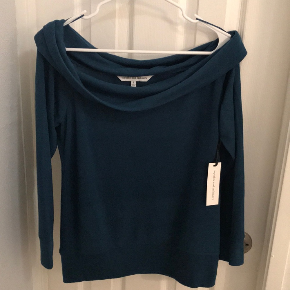 BB Dakota Off the shoulder top